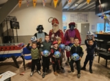 Sinterklaasfeest bij S.K.N.W.K. voor JO7-1 van vrijdag 1 december 2023 (176/180)